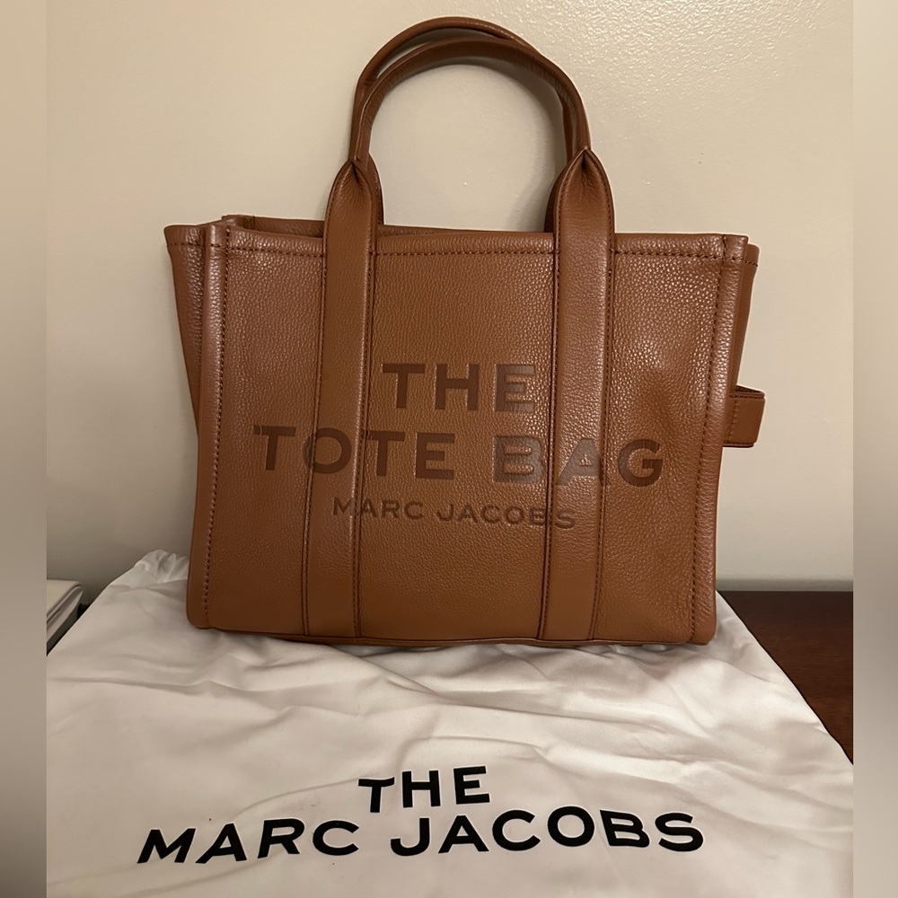 Marc Jacobs The Leather Medium Tote Bag in the color Argan Oil.